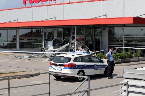 Provaljeno u bankomate u Plodinama na Srdočima