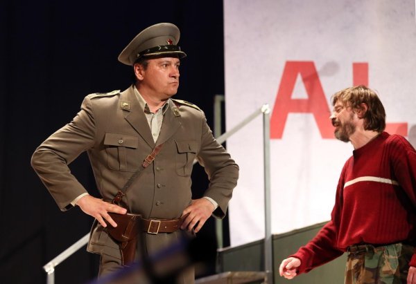 Praizvedba komedije Kako je počeo rat na mom otoku