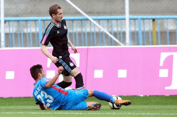 Izet Hajrović protiv Grujevića