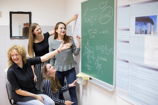 Doc.dr.sc. Snježana Majstorović, mentorica i studentice Iva Petovari, Marinela Pilj i Marijana Štengl