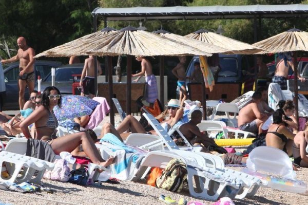 Plaže ponovno prepune kupača (1)