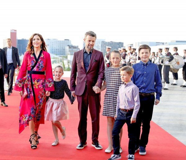 Princeza Mary i princ Frederik s djecom