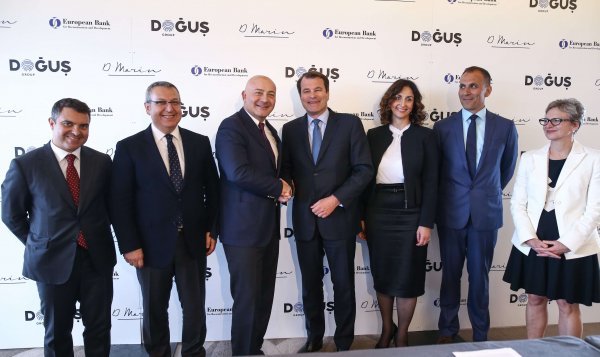 Predstavnici Dogus grupe i EBRD-a prilikom potpisivanja o investiciji EBRD-a u D Marinas B.V., u Zagrebu