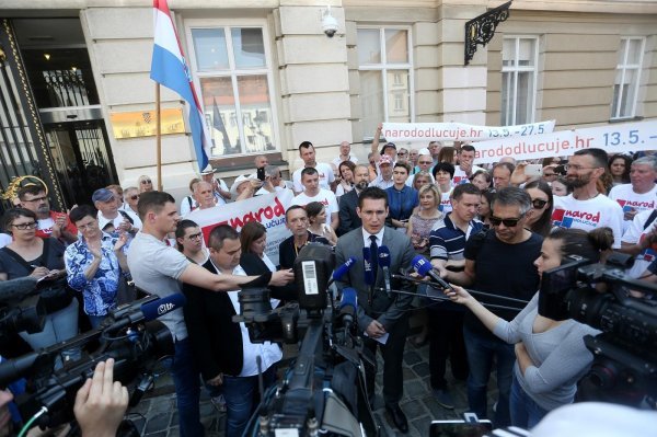 Inicijativa Narod odlučuje objavila da su sakupili potpise za referendum