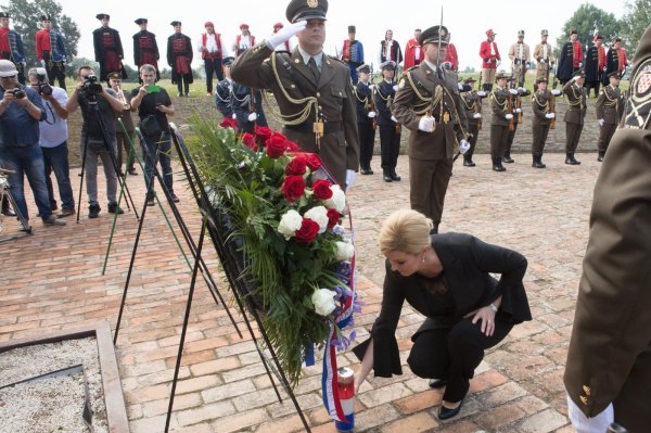Predsjednica položila vijenac i zapalila svijeću na platou Kapelice Mira na Krunskoj utvrdi