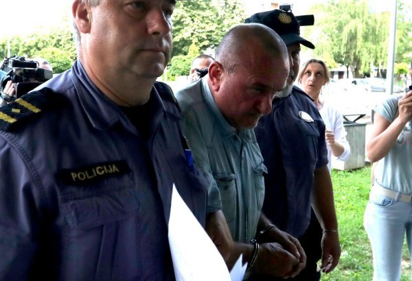 Priveden osumnjičeni vozač kombija s izbjeglicama na koji je pucala policija