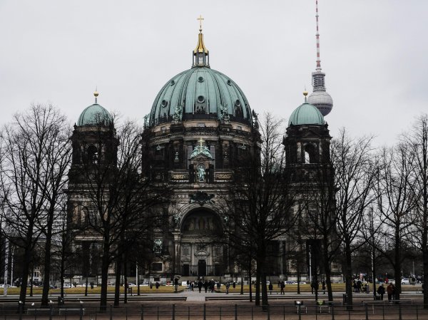 U Berlinu 6,5 posto građana ovisi o državnoj potpori (berlinska katedrala)