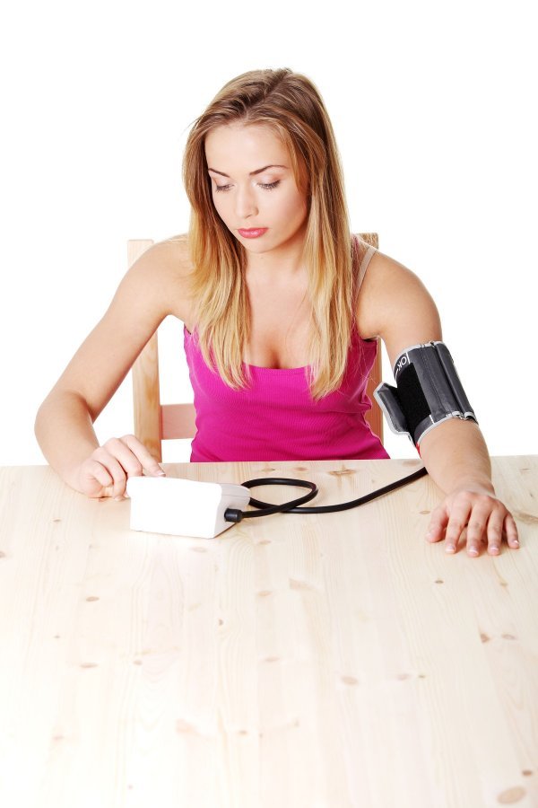 Mjerenje krvnog tlaka kod kuće pomaže u prevenciji hipertenzije Fotografija: Profimedia