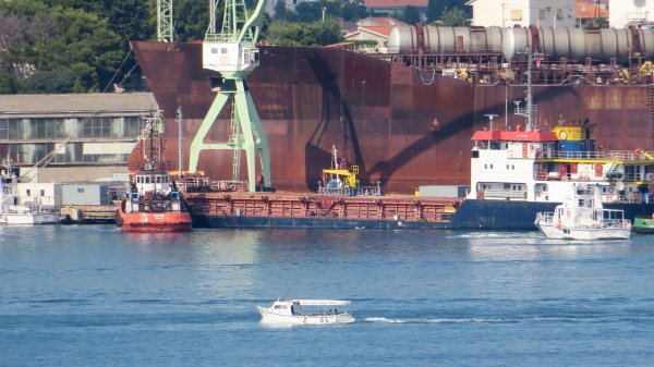 Havarirani turski brod Haksa dotegljen u Trogir