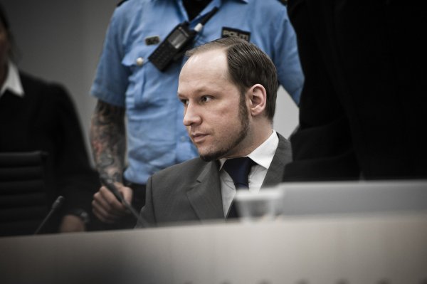 Masovni ubojica Anders Breivik prosvjedovao je jer mu u norveškom zatvoru nije bio dopušten pristup svim medijima