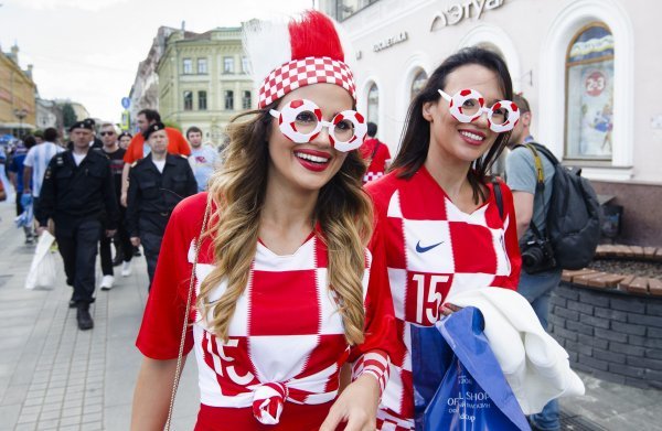 Adriana Đurđević, djevojka hrvatskog reprezentativca Duje Ćalete Cara sa sestrom Antonelom Đurđević Bujak