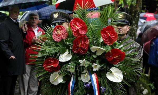 Komemoracija pokraj jame Jazovke za žrtve koje su ubili partizani