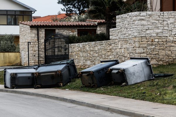 Jaka bura u liznjanskoj lucici Kuje (1)