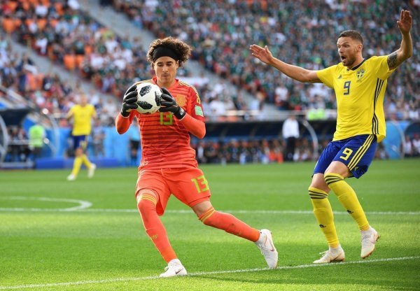 Guillermo Ochoa u akciji