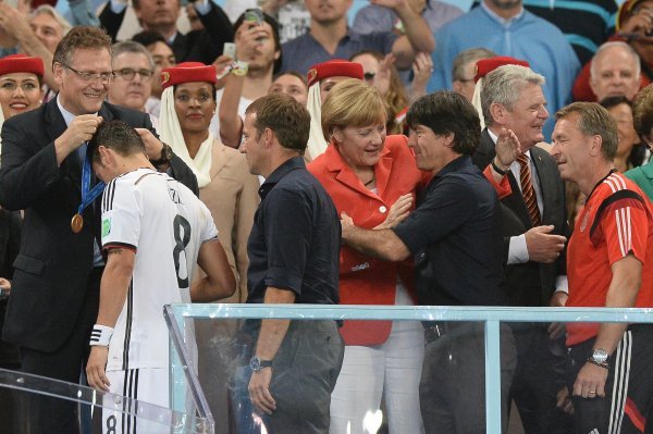 Merkel i Löw slave osvajanje titule svjetskih prvaka 2014. u Brazilu