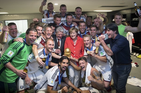 Merkel je svaku utakmicu u Brazilu završavala ekskurzijom u svlačionicu