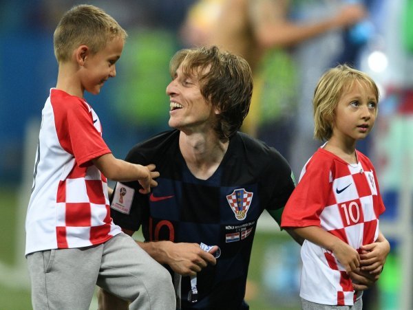 Luka Modrić sa sinom Ivanom i kćerkom Emom