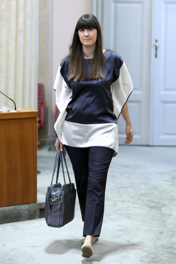 MOST-ovka Sanja Čikotić na sjednicu došla u plavo-bijeloj kombinaciji