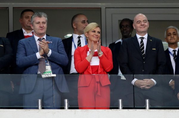 Predsjednica RH Grabar-Kitarović u loži sa Šukerom, Infantinom i Medvedevim
