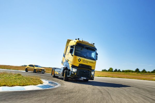 Renault T High RS Racing Edition