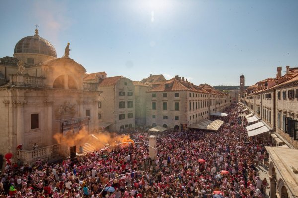 Dubrovnik: Atmosfera na Stradunu uoči finalne utakmice Hrvatske i Francuske