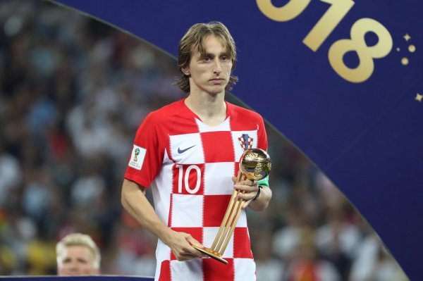 Luka Modrić iz Rusije se vraća s nagradom za najboljeg igrača turnira - prvi je Hrvat kojem je to uspjelo