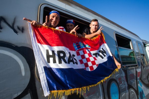 Navijači krenuli iz Osijeka za Zagreb