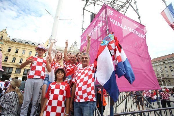 Pripreme za doček reprezentacije na Trgu bana Jelačića