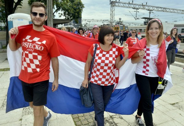 Navijači iz Osijeka vlakom stigli u Zagreb
