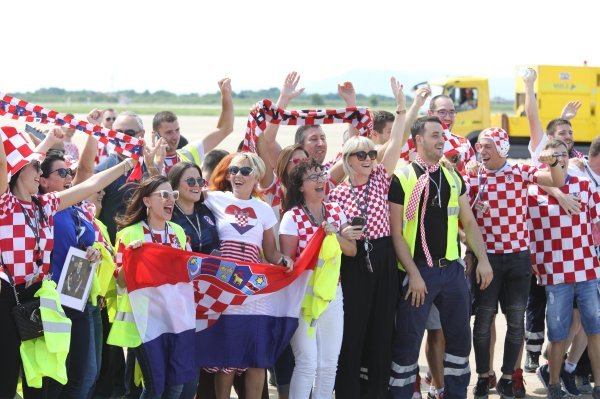 Navijači na aerodromu