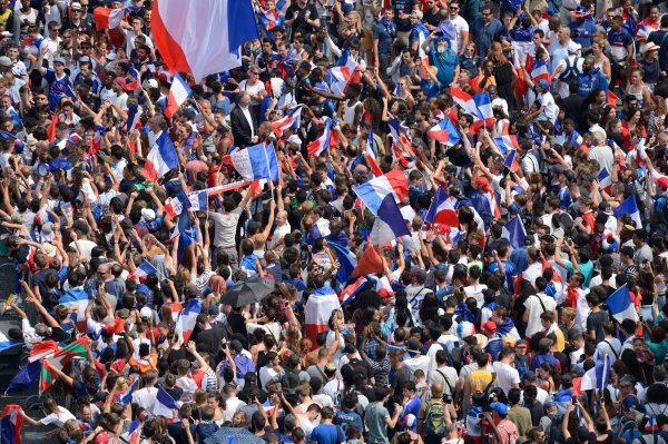 Doček francuske reprezentacije u Parizu