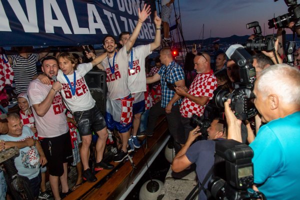 Šime Vrsaljko, Dominik Livaković, Luka Modrić i Danijel Subašić (2)