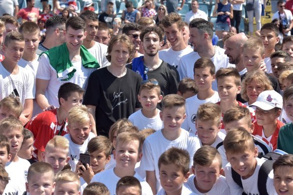 Hrvatski nogometaši odali počast Čustiću