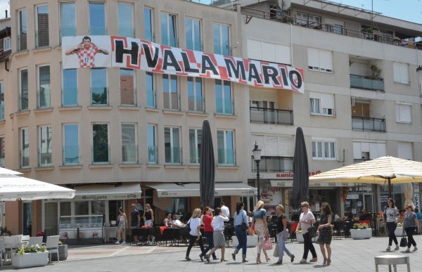 Doček Marija Mandžukića u Slavonskom Brodu