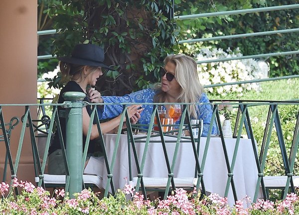 Jennifer Aniston s prijateljicom u Portofinu