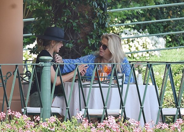 Jennifer Aniston s prijateljicom u Portofinu