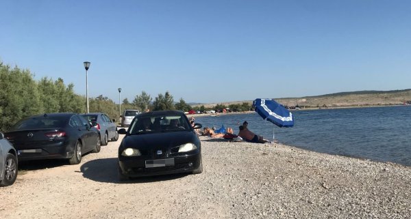 Plaža Pisak, Seline