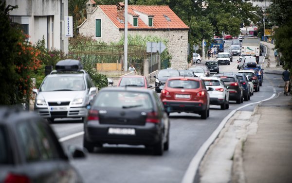 Kilometarske kolone na ulazu u Split iz smjera Omiša