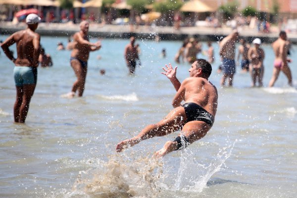 U prvih šest mjeseci prihodi od stranih turista iznosili su tri milijarde eura,