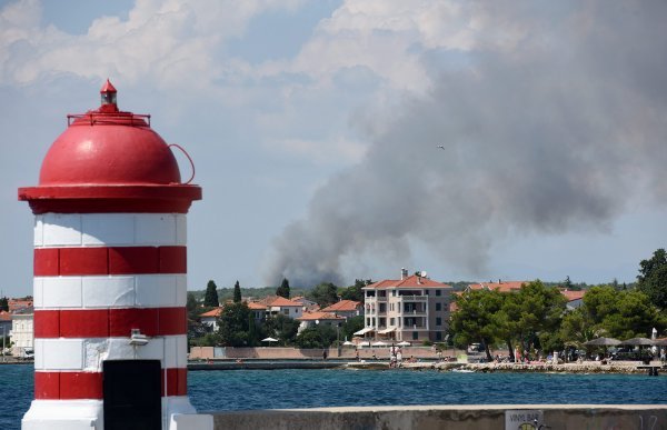 Požar koji je izbio u predijelu Kožino vidio se iz zadarske luke