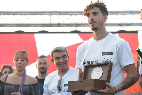 U rodnom mjestu priređen doček za srebrnog reprezentativca Šimu Vrsaljka