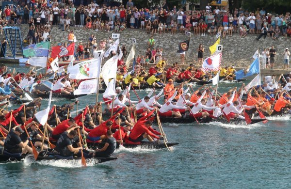 Trideset veslačkih ekipa startalo na 21. Maratonu lađa u Metkoviću
