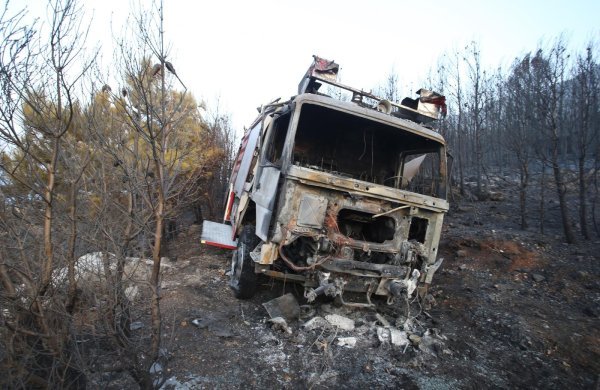 Vatrogasci probdjeli cijelu noć na požarištu kod Lokve Rogoznice