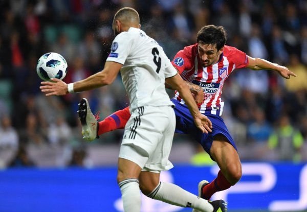 Stefan Savić protiv Benzeme