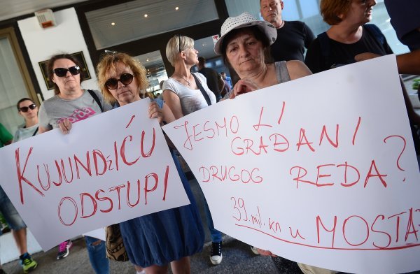 Prosvjed građana ispred Ministarstva zdravstva