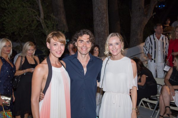 Poznati na premijeri predstave Pod balkonima