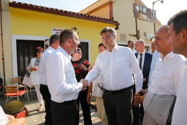 Kolinda Grabar-Kitarović i Andrej Plenković na 43. Trci na prstenac