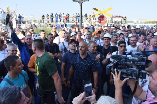 Radnici Uljanika blokirali promet ispred brodogradilišta