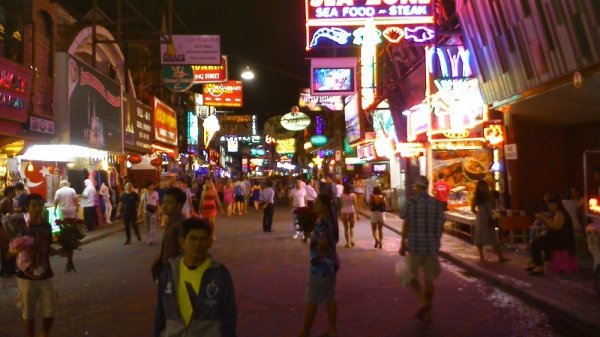 Walking Street - partijanersko srce Pattaye tportal.hr