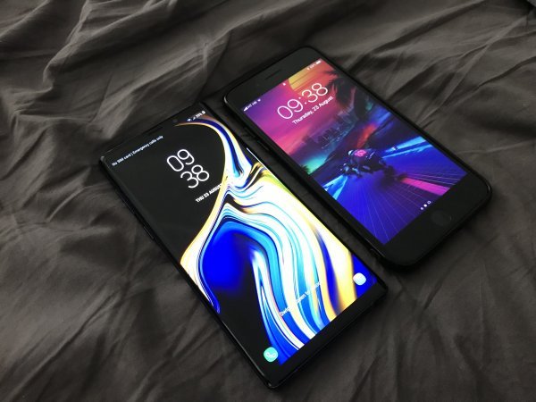 Samsung Galaxy Note9 vs iPhone Plus